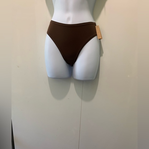 SKIMS Cheeky Brief ( Color COCOA )Size M - Picture 6 of 9